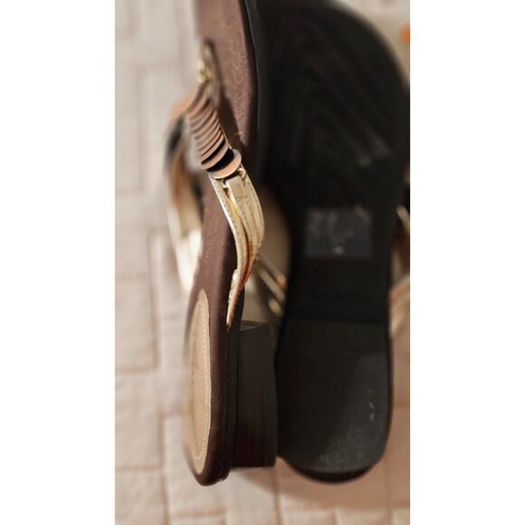 Nine West Size 7 Copper and Gold Flip Flops low heal - Picture 3 of 3